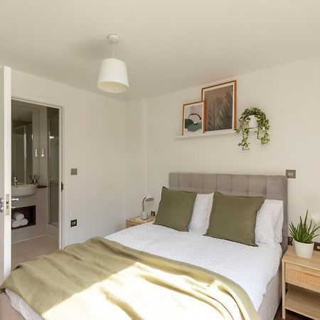 Modern Luxe Apt Just 10 Mins From Tower Bridge! Easy Access To Tube And Bus London Exterior photo