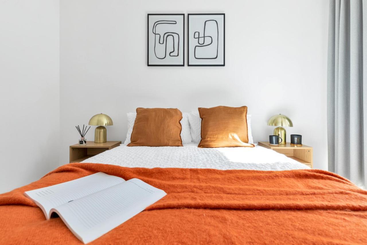 Modern Luxe Apt Just 10 Mins From Tower Bridge! Easy Access To Tube And Bus London Exterior photo