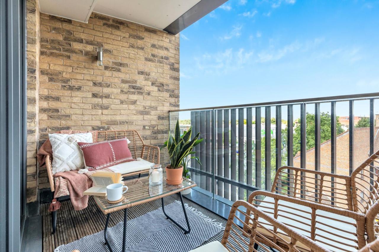 Modern Luxe Apt Just 10 Mins From Tower Bridge! Easy Access To Tube And Bus London Exterior photo