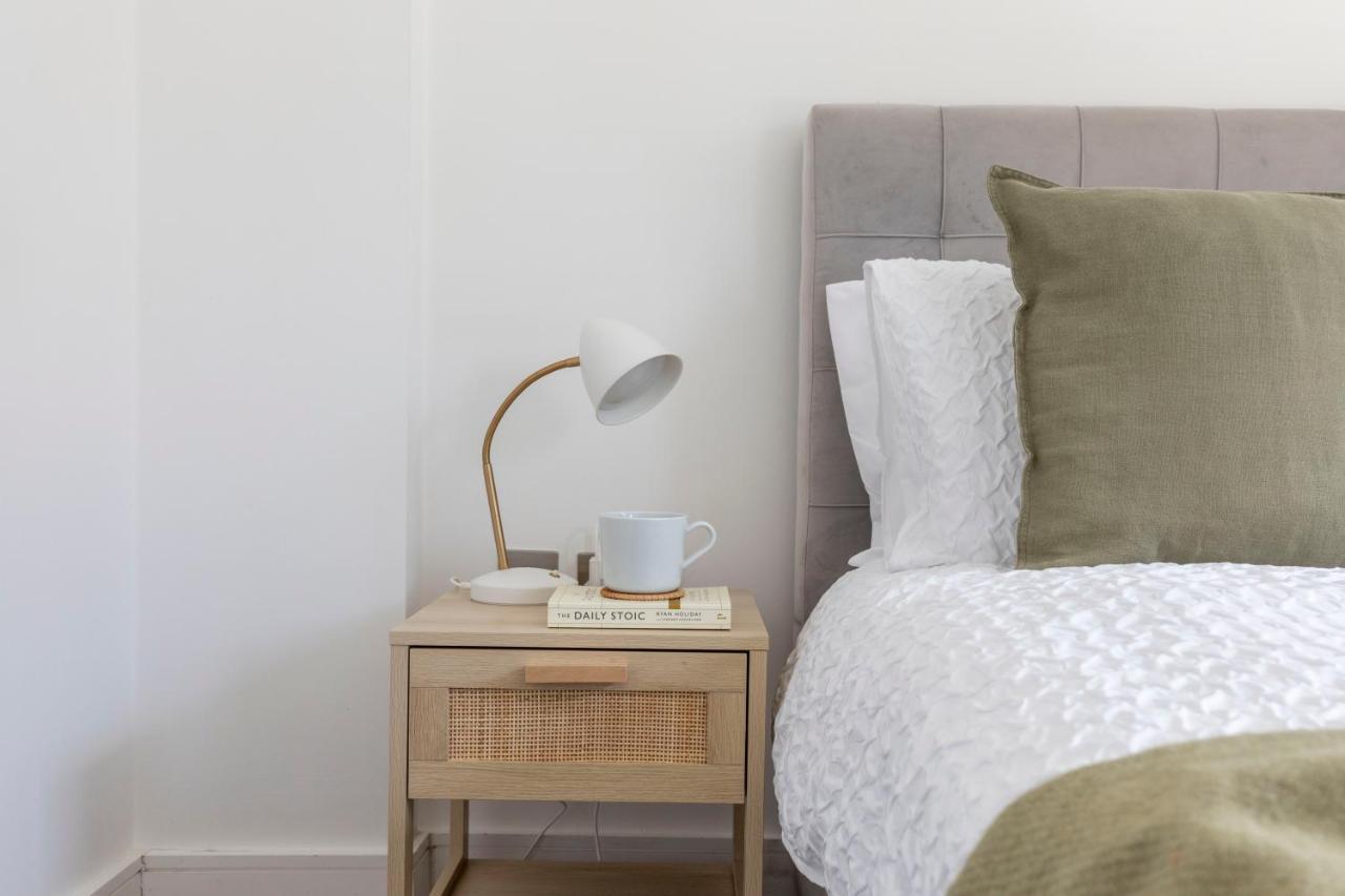 Modern Luxe Apt Just 10 Mins From Tower Bridge! Easy Access To Tube And Bus London Exterior photo
