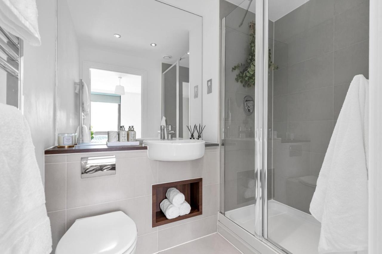 Modern Luxe Apt Just 10 Mins From Tower Bridge! Easy Access To Tube And Bus London Exterior photo