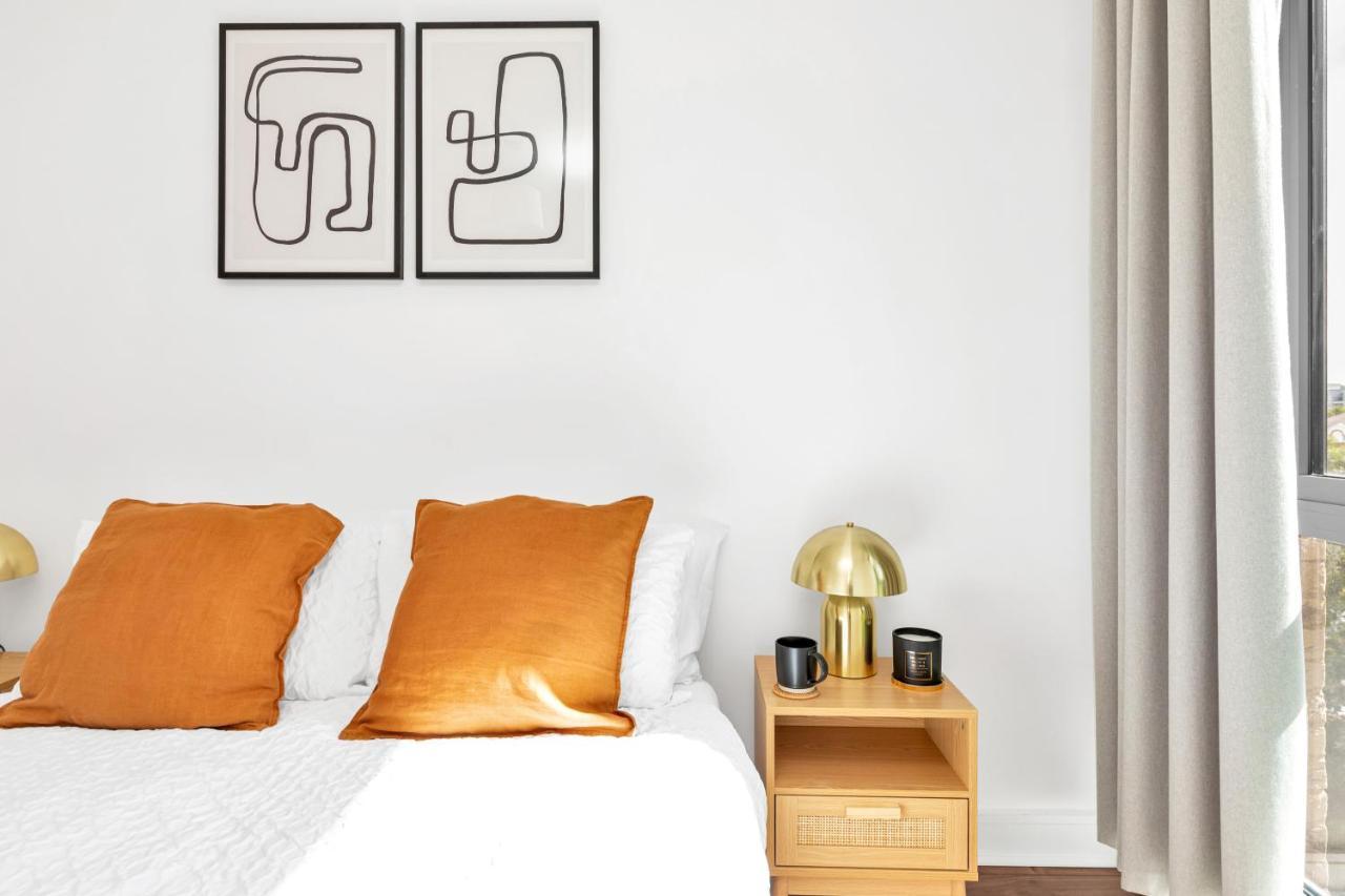 Modern Luxe Apt Just 10 Mins From Tower Bridge! Easy Access To Tube And Bus London Exterior photo