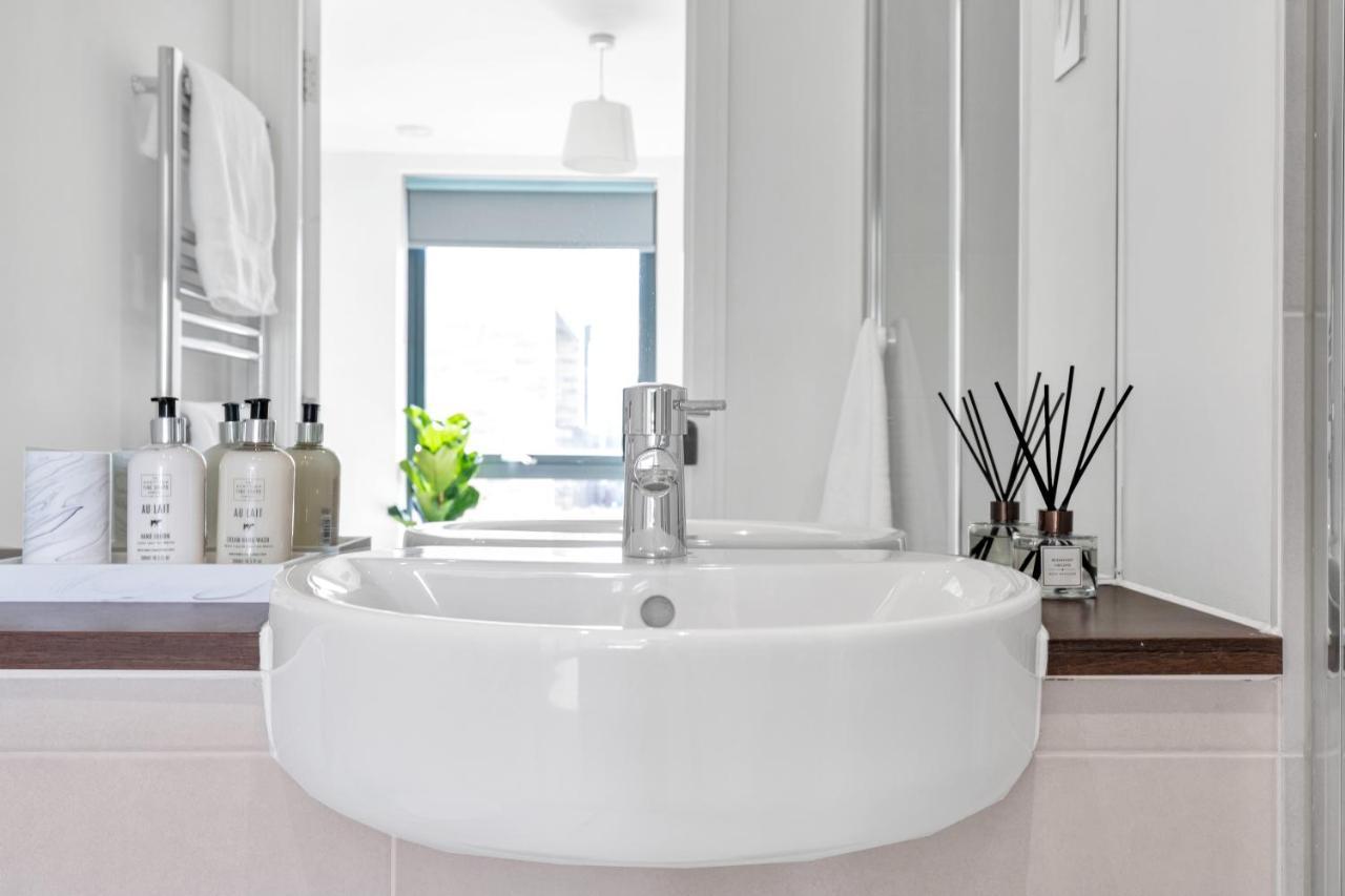 Modern Luxe Apt Just 10 Mins From Tower Bridge! Easy Access To Tube And Bus London Exterior photo