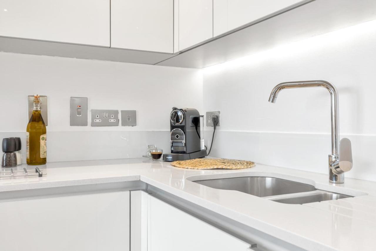 Modern Luxe Apt Just 10 Mins From Tower Bridge! Easy Access To Tube And Bus London Exterior photo