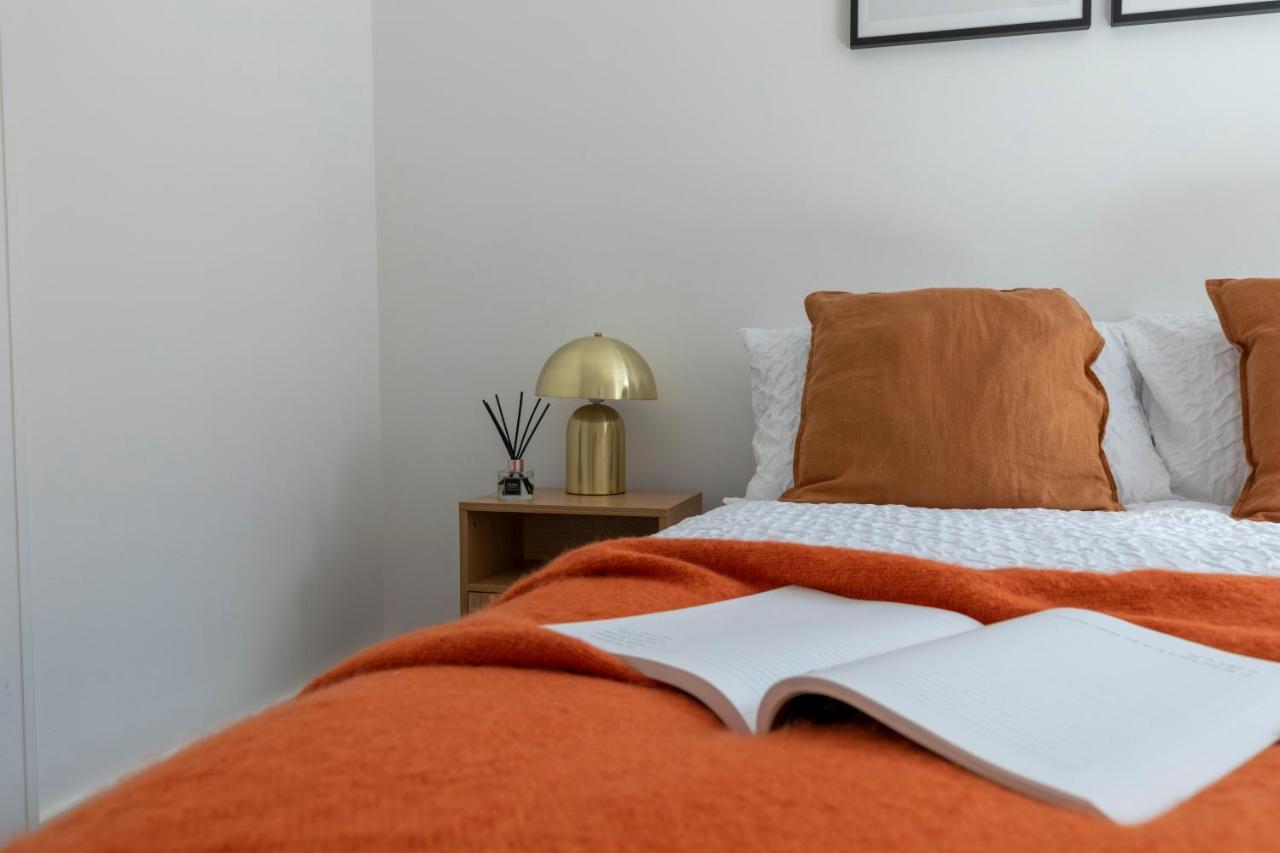 Modern Luxe Apt Just 10 Mins From Tower Bridge! Easy Access To Tube And Bus London Exterior photo